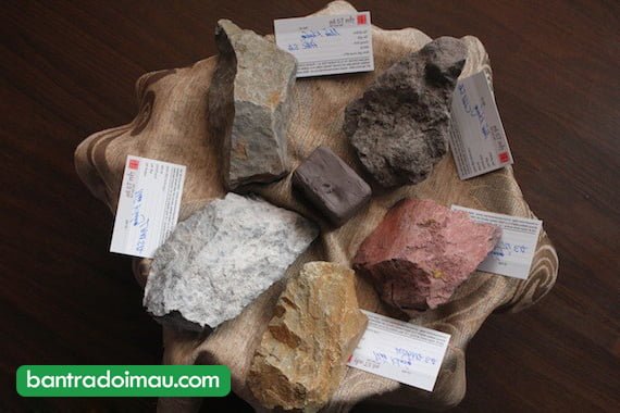 Những loại màu cơ bản của loại đất tử sa tại núi Hoàng Long Nghi Hưng. Nguyên liệu chính làm ấm tử sa Nghi Hưng.